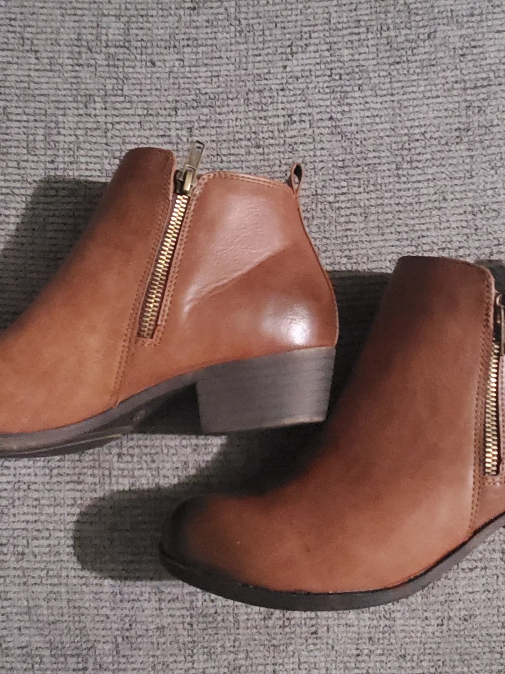 Classic Tan/ Brown Women's Ankle Booties with Side Zip, Size 9 1/2